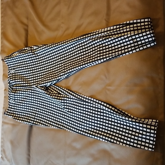 Jones NY stretch pants, great fit, side pockets, 17" weist, 20" hips, inseam 30 - Picture 3 of 4